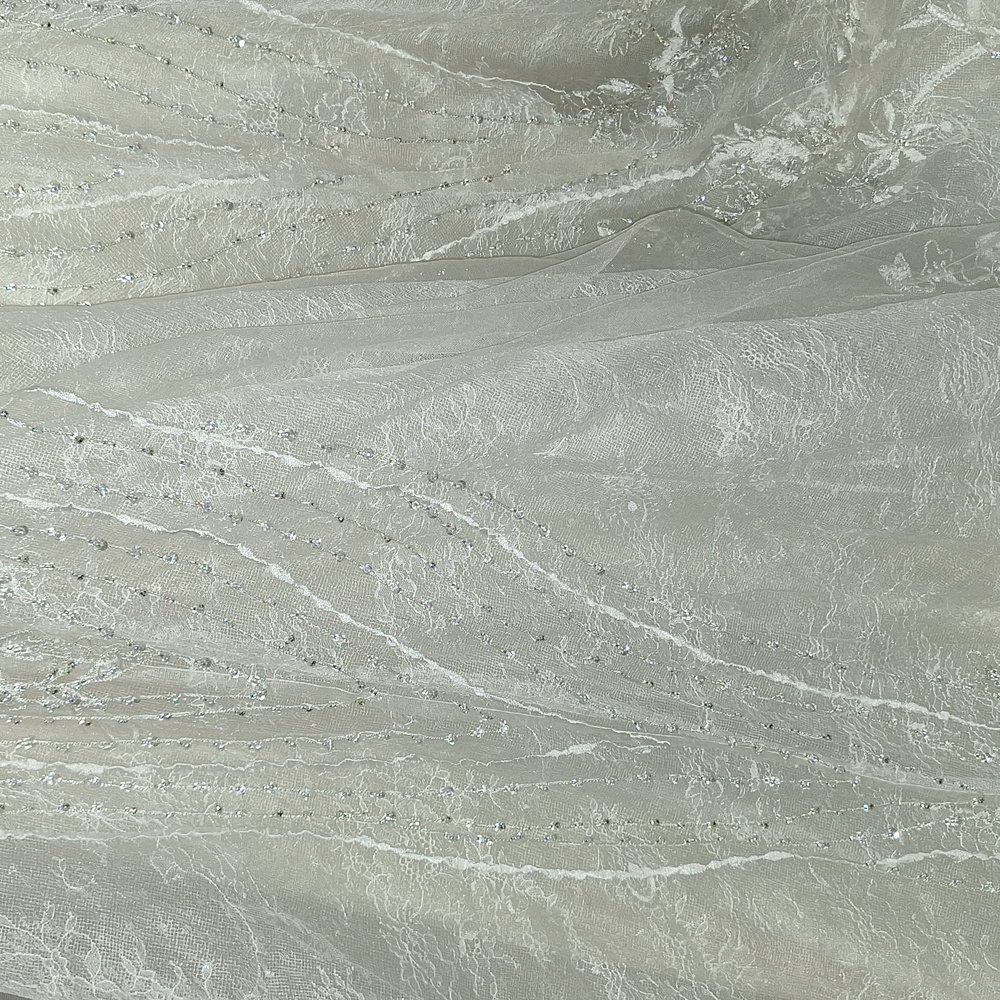 She's the Grand-Dom of all the wedding gowns. SIZE 12, # OJ1762 - Picture 7 of 14